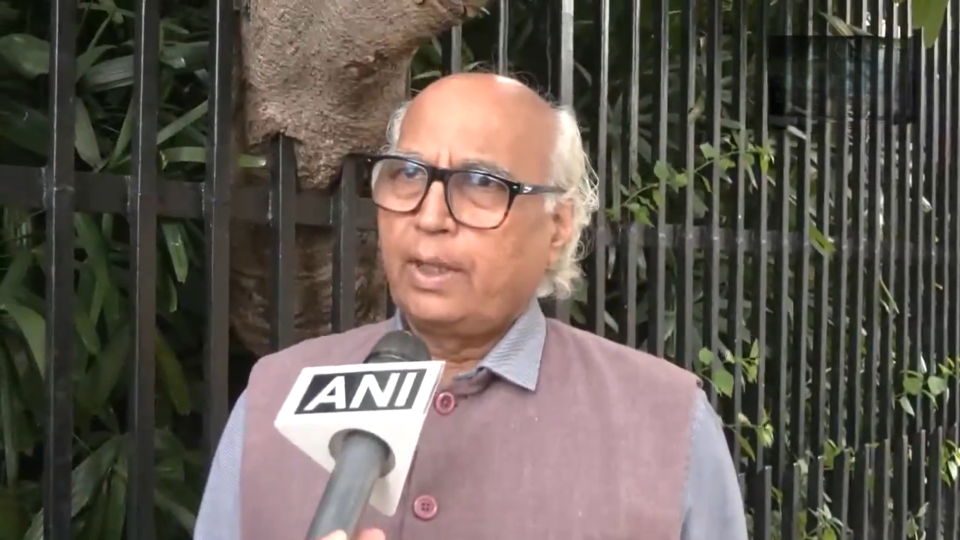 Former PM Atal Bihari Vajpayee’s political advisor Sudheendra Kulkarni expresses happiness over LK Advani being awarded Bharat Ratna.
